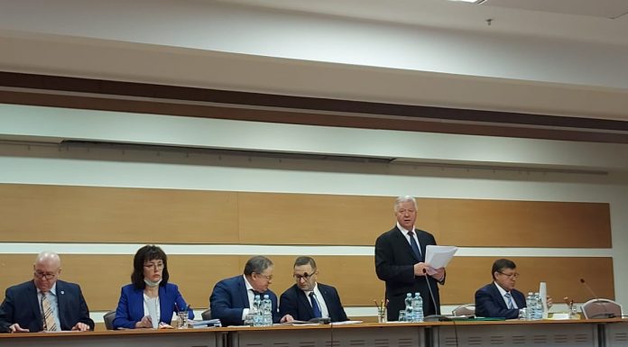 Председатель Федерации независимых профсоюзов России предложил выплачивать зарплаты всем работникам бюджетной сферы с федерального уровня