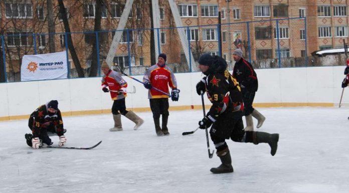 Играем в хоккей на валенках